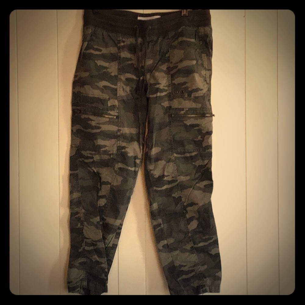 Camo capris
